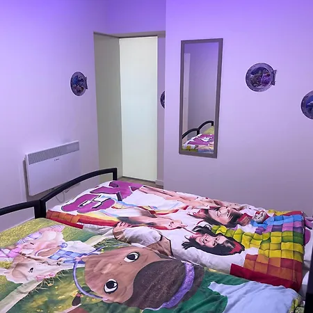 New Bright 180m2 Appartement,100m From The